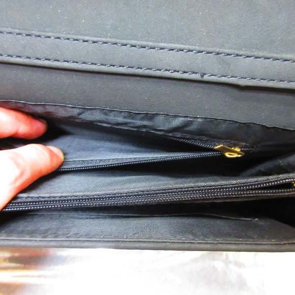 Crossbody Bag With Zipper Compartments & With Gold Color Chain - Picture 6 of 7